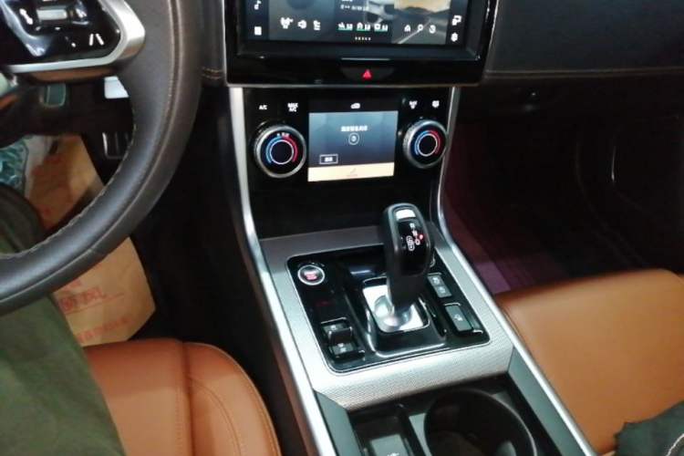 Used Jaguar XEL 2023 2.0T 250 PS R-DYNAMIC S Advanced Sport Edition Gear Lever
