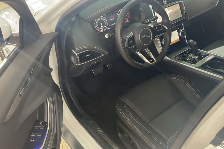 Used Jaguar XEL 2023 2.0T 250 PS R-DYNAMIC S Advanced Sport Edition Interior 2