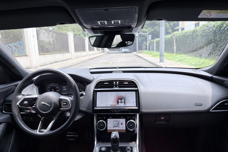 Used Jaguar XEL 2023 2.0T 250 PS R-DYNAMIC S Advanced Sport Edition Interior 2