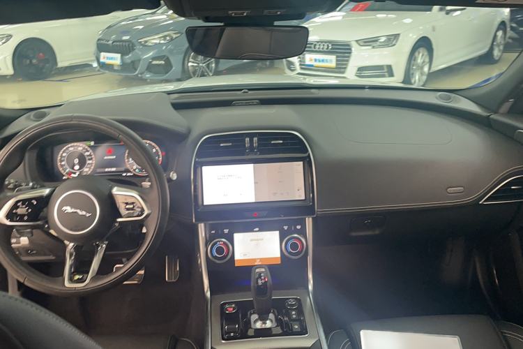 Used Jaguar XEL 2023 2.0T 250 PS R-DYNAMIC S Advanced Sport Edition Interior 3