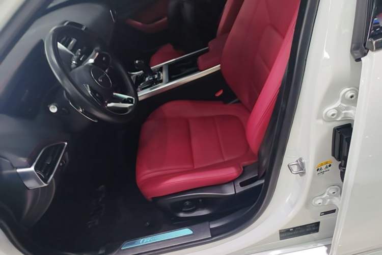 Used Jaguar XEL 2023 2.0T 250 PS R-DYNAMIC S Advanced Sport Edition Left Front Seat
