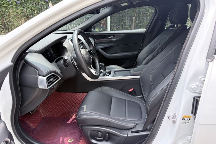 Used Jaguar XEL 2023 2.0T 250 PS R-DYNAMIC S Advanced Sport Edition Left Front Seat