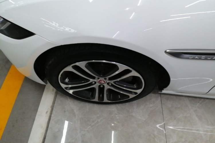 Used Jaguar XEL 2023 2.0T 250 PS R-DYNAMIC S Advanced Sport Edition Left Front Wheel Hub