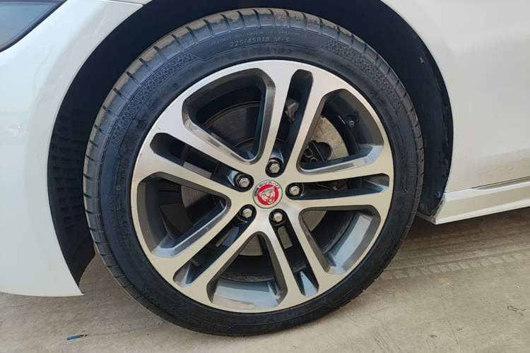 Used Jaguar XEL 2023 2.0T 250 PS R-DYNAMIC S Advanced Sport Edition Left Front Wheel Hub