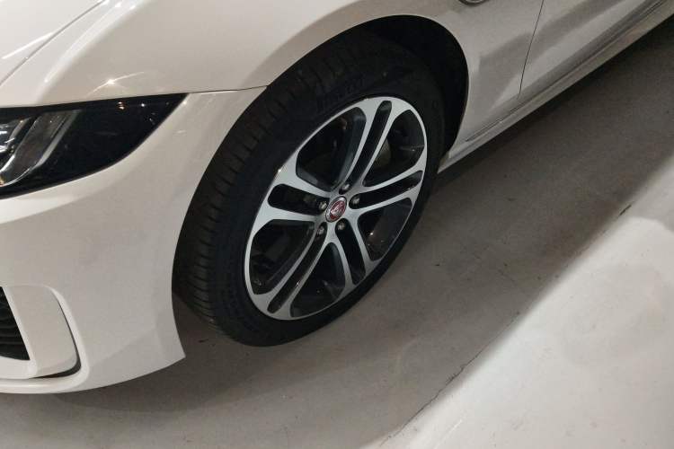 Used Jaguar XEL 2023 2.0T 250 PS R-DYNAMIC S Advanced Sport Edition Left Front Wheel Hub