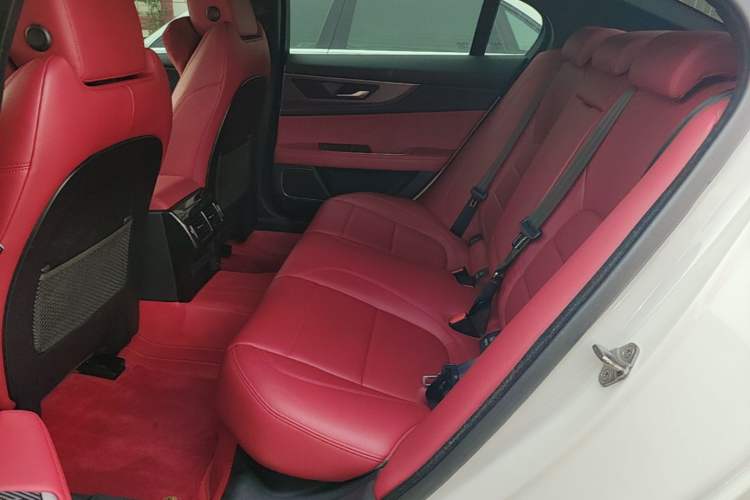 Used Jaguar XEL 2023 2.0T 250 PS R-DYNAMIC S Advanced Sport Edition Left Rear Seat