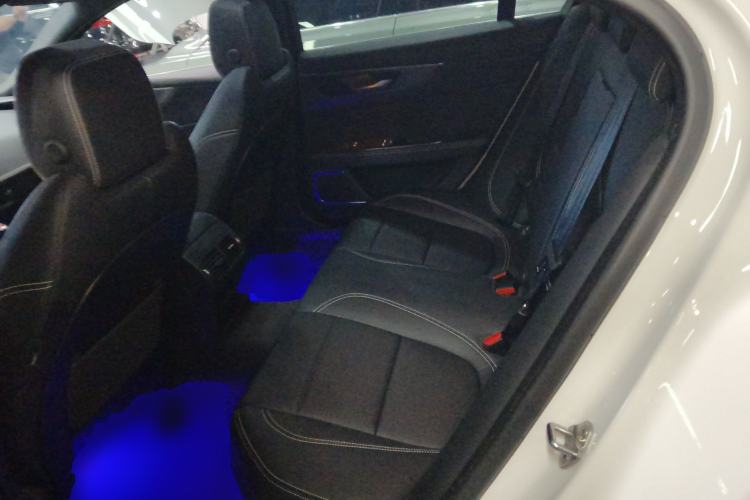 Used Jaguar XEL 2023 2.0T 250 PS R-DYNAMIC S Advanced Sport Edition Left Rear Seat