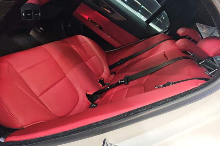 Used Jaguar XEL 2023 2.0T 250 PS R-DYNAMIC S Advanced Sport Edition Left Rear Seat