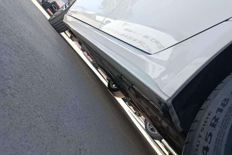 Used Jaguar XEL 2023 2.0T 250 PS R-DYNAMIC S Advanced Sport Edition Left Side Sill