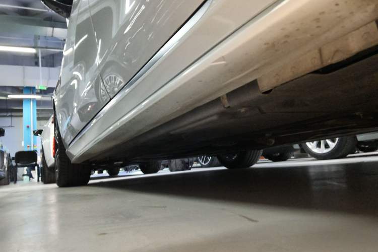 Used Jaguar XEL 2023 2.0T 250 PS R-DYNAMIC S Advanced Sport Edition Left Side Sill