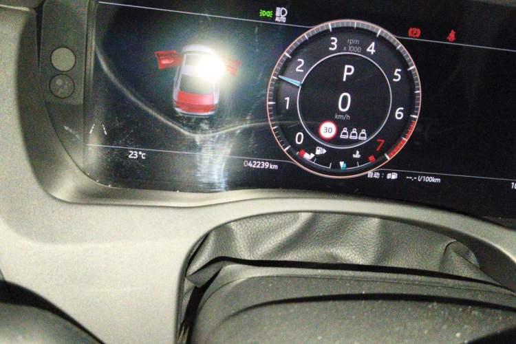 Used Jaguar XEL 2023 2.0T 250 PS R-DYNAMIC S Advanced Sport Edition Odometer Close Up