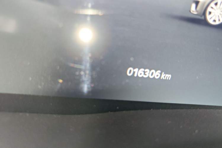 Used Jaguar XEL 2023 2.0T 250 PS R-DYNAMIC S Advanced Sport Edition Odometer Close Up