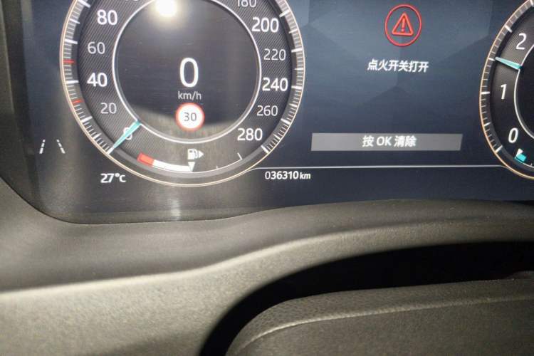 Used Jaguar XEL 2023 2.0T 250 PS R-DYNAMIC S Advanced Sport Edition Odometer Close Up
