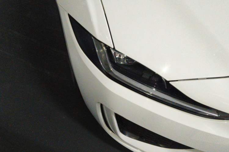 Used Jaguar XEL 2023 2.0T 250 PS R-DYNAMIC S Advanced Sport Edition Right Front Headlight