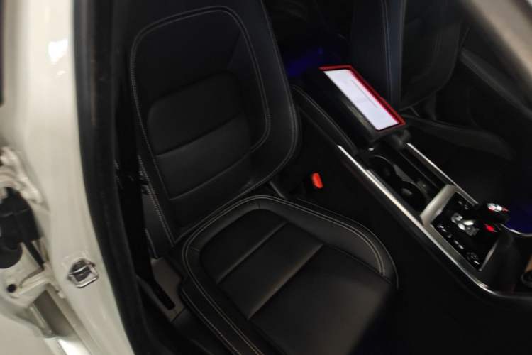 Used Jaguar XEL 2023 2.0T 250 PS R-DYNAMIC S Advanced Sport Edition Right Front Seat