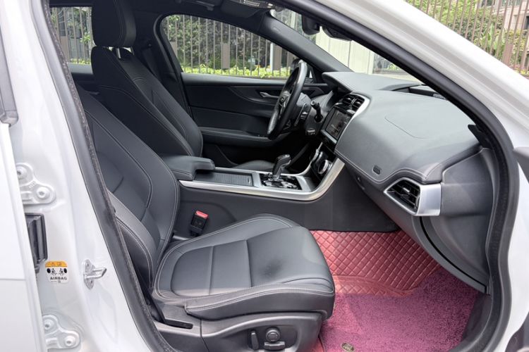 Used Jaguar XEL 2023 2.0T 250 PS R-DYNAMIC S Advanced Sport Edition Right Front Seat