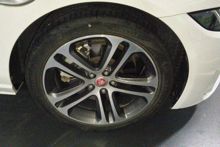 Used Jaguar XEL 2023 2.0T 250 PS R-DYNAMIC S Advanced Sport Edition Right Front Wheel Hub