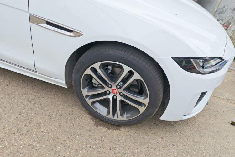 Used Jaguar XEL 2023 2.0T 250 PS R-DYNAMIC S Advanced Sport Edition Right Front Wheel Hub