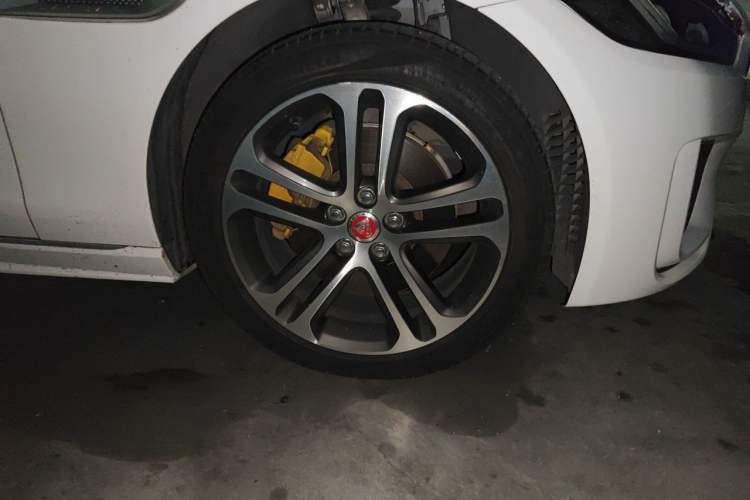 Used Jaguar XEL 2023 2.0T 250 PS R-DYNAMIC S Advanced Sport Edition Right Front Wheel Hub