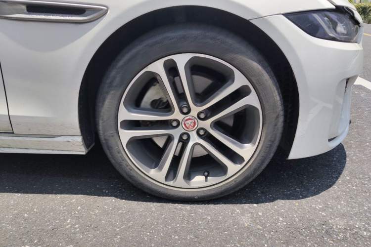 Used Jaguar XEL 2023 2.0T 250 PS R-DYNAMIC S Advanced Sport Edition Right Front Wheel Hub