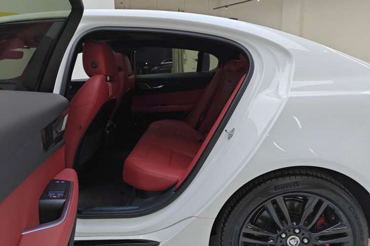 Used Jaguar XEL 2023 2.0T 250 PS R-DYNAMIC S Advanced Sport Edition Right Rear Seat