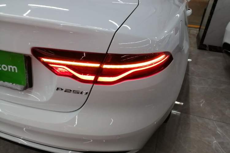 Used Jaguar XEL 2023 2.0T 250 PS R-DYNAMIC S Advanced Sport Edition Right Rear Taillight