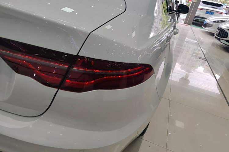 Used Jaguar XEL 2023 2.0T 250 PS R-DYNAMIC S Advanced Sport Edition Right Rear Taillight