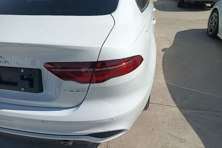 Used Jaguar XEL 2023 2.0T 250 PS R-DYNAMIC S Advanced Sport Edition Right Rear Taillight