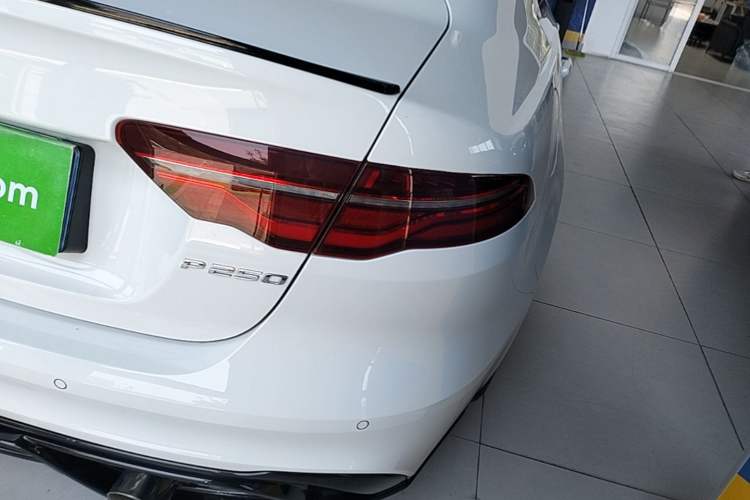 Used Jaguar XEL 2023 2.0T 250 PS R-DYNAMIC S Advanced Sport Edition Right Rear Taillight
