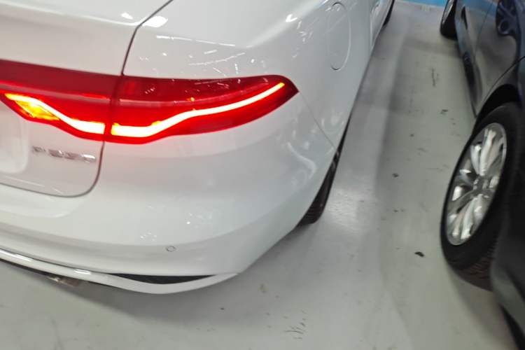 Used Jaguar XEL 2023 2.0T 250 PS R-DYNAMIC S Advanced Sport Edition Right Rear Taillight