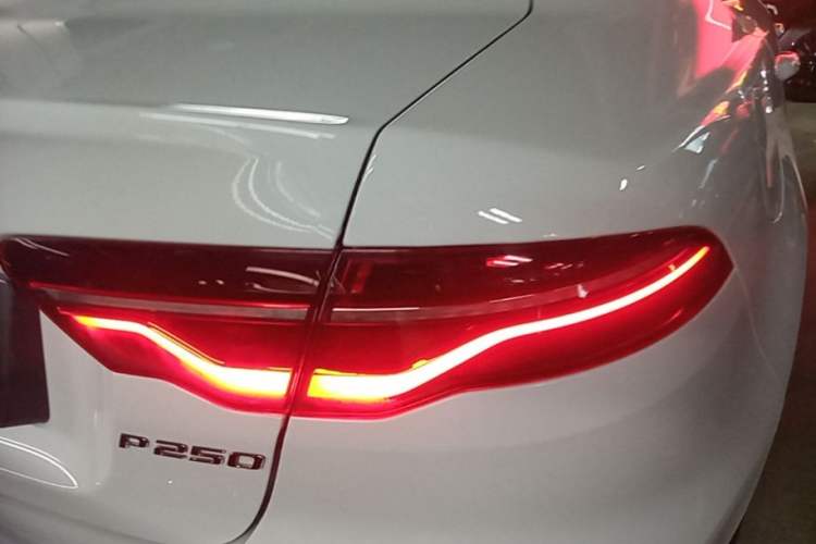 Used Jaguar XEL 2023 2.0T 250 PS R-DYNAMIC S Advanced Sport Edition Right Rear Taillight