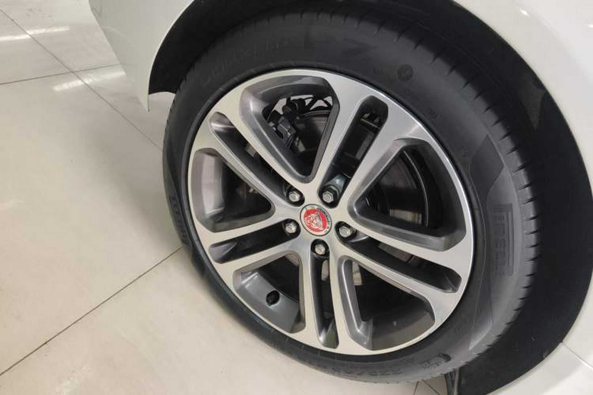Used Jaguar XEL 2023 2.0T 250 PS R-DYNAMIC S Advanced Sport Edition Right Rear Wheel Hub