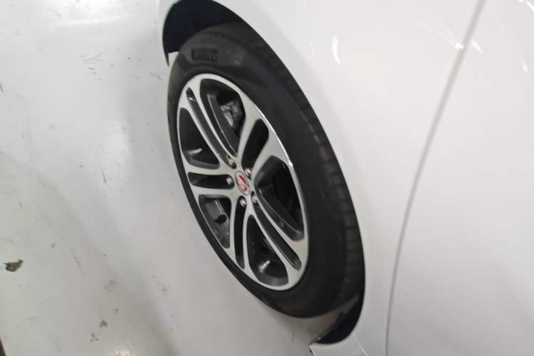 Used Jaguar XEL 2023 2.0T 250 PS R-DYNAMIC S Advanced Sport Edition Right Rear Wheel Hub