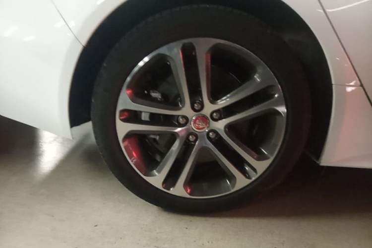 Used Jaguar XEL 2023 2.0T 250 PS R-DYNAMIC S Advanced Sport Edition Right Rear Wheel Hub