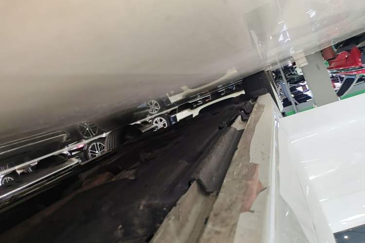 Used Jaguar XEL 2023 2.0T 250 PS R-DYNAMIC S Advanced Sport Edition Right Side Sill