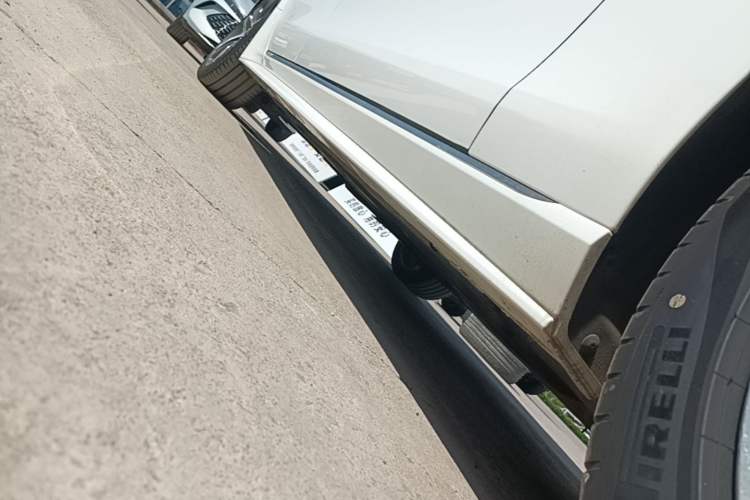 Used Jaguar XEL 2023 2.0T 250 PS R-DYNAMIC S Advanced Sport Edition Right Side Sill