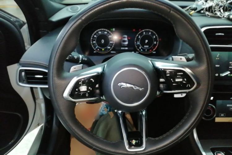Used Jaguar XEL 2023 2.0T 250 PS R-DYNAMIC S Advanced Sport Edition Steering Wheel