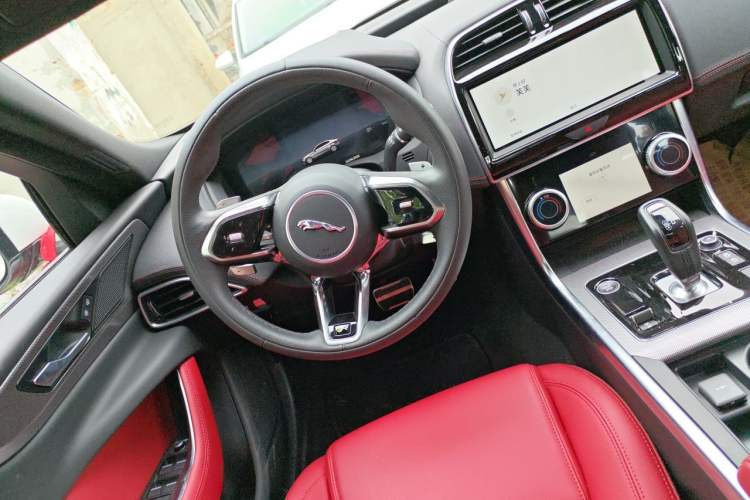 Used Jaguar XEL 2023 2.0T 250 PS R-DYNAMIC S Advanced Sport Edition Steering Wheel