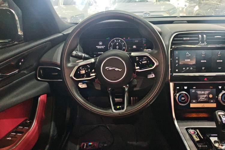 Used Jaguar XEL 2023 2.0T 250 PS R-DYNAMIC S Advanced Sport Edition Steering Wheel