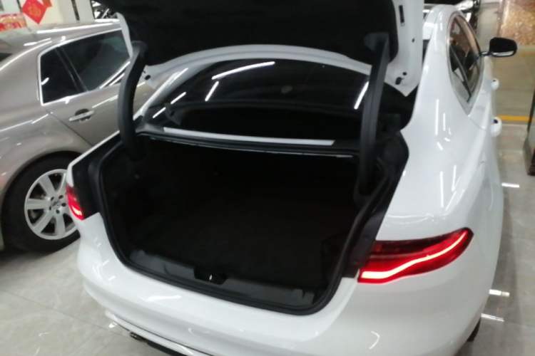 Used Jaguar XEL 2023 2.0T 250 PS R-DYNAMIC S Advanced Sport Edition Trunk