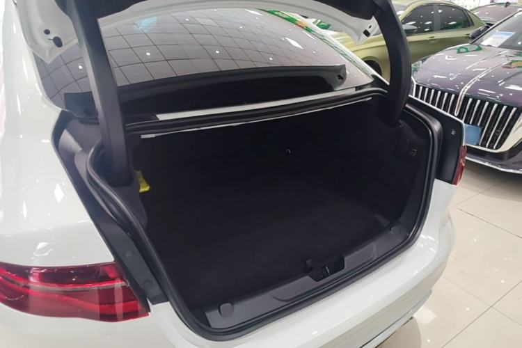 Used Jaguar XEL 2023 2.0T 250 PS R-DYNAMIC S Advanced Sport Edition Trunk