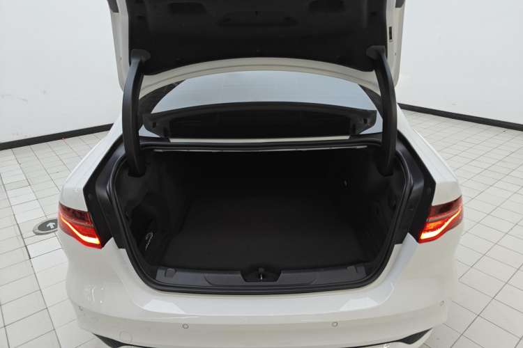 Used Jaguar XEL 2023 2.0T 250 PS R-DYNAMIC S Advanced Sport Edition Trunk