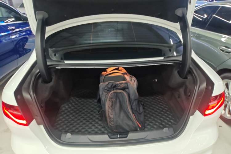 Used Jaguar XEL 2023 2.0T 250 PS R-DYNAMIC S Advanced Sport Edition Trunk