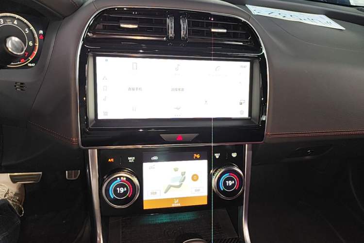 Used Jaguar XEL 2024 2.0T 250 PS R-DYNAMIC S Ebony Black Sport Edition Audio And AC Panel