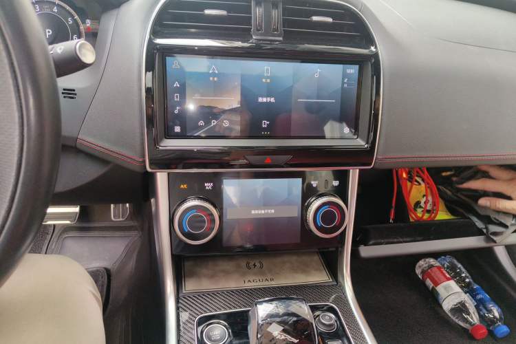 Used Jaguar XEL 2024 2.0T 250 PS R-DYNAMIC S Ebony Black Sport Edition Audio And AC Panel