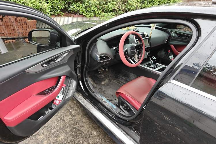 Used Jaguar XEL 2024 2.0T 250 PS R-DYNAMIC S Advanced Sport Edition Driver Seat