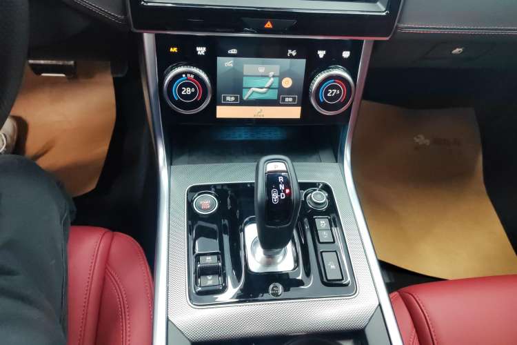 Used Jaguar XEL 2024 2.0T 250 PS R-DYNAMIC S Advanced Sport Edition Gear Lever