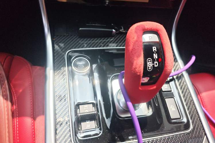 Used Jaguar XEL 2024 2.0T 250 PS R-DYNAMIC S Ebony Black Sport Edition Gear Lever