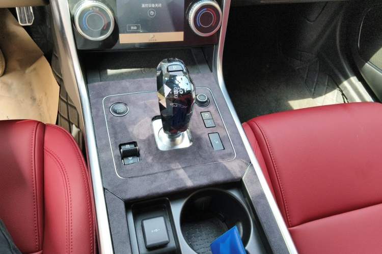 Used Jaguar XEL 2024 2.0T 250 PS R-DYNAMIC S Advanced Sport Edition Gear Lever