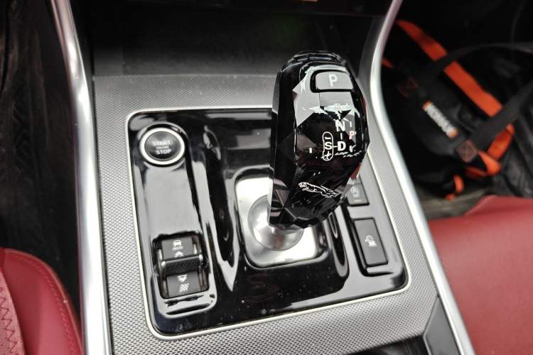 Used Jaguar XEL 2024 2.0T 250 PS R-DYNAMIC S Advanced Sport Edition Gear Lever